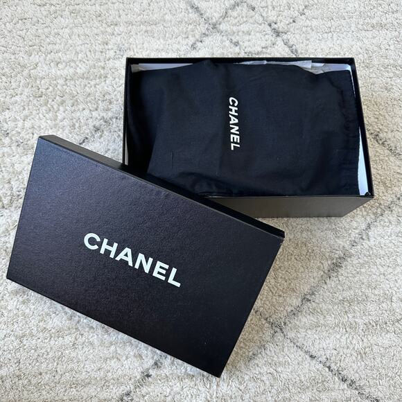 CHANEL Navy & Black Leather CC Logo Cap Toe Pumps IT 37 - Picture 13 of 14